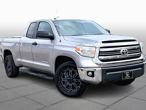 Used 2016 Toyota Tundra SR5 w/ Tow Package image 5