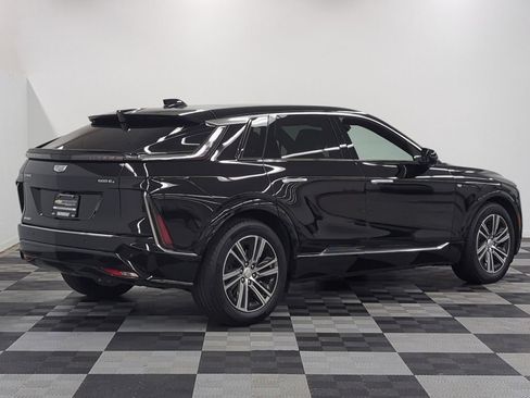 Used 2024 Cadillac Lyriq Luxury AWD/4WD image 7