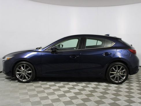 Used 2018 MAZDA MAZDA3 Grand Touring w/ Premium Equipment Package FWD image 2