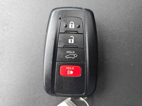 Used 2023 Toyota Highlander XLE image 22