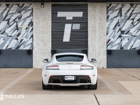 Used 2011 Aston Martin V12 Vantage Coupe image 17