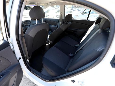 Used 2008 Kia Rio5 LX w/ PWR Pkg image 12