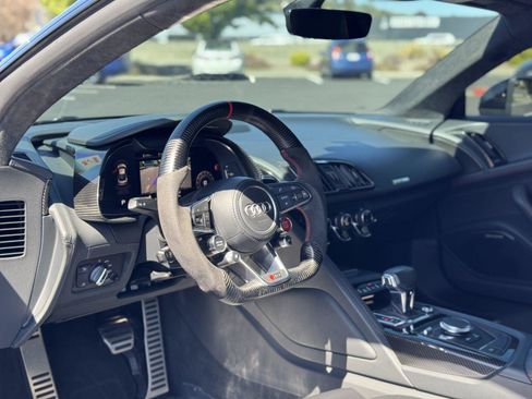 Used 2022 Audi R8 V10 w/ Premium Package RWD image 46