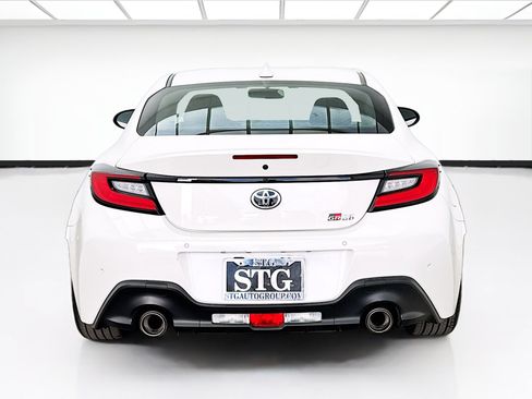 Used 2024 Toyota GR86 RWD image 5