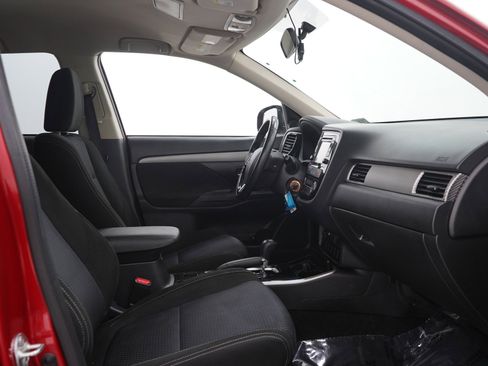 Used 2017 Mitsubishi Outlander ES FWD image 12