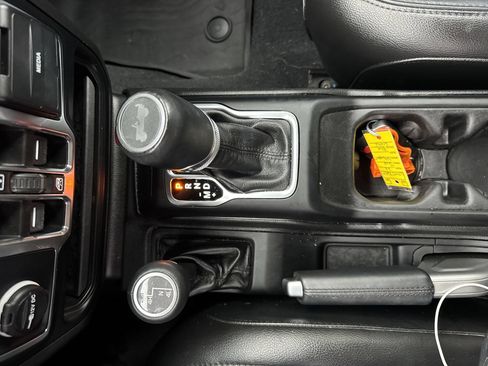 Used 2022 Jeep Wrangler Unlimited Sahara AWD/4WD image 20