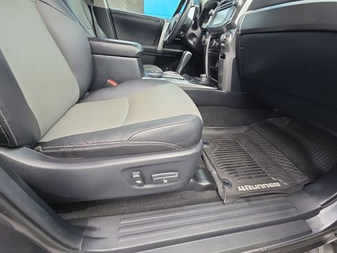 Used 2017 Toyota 4Runner SR5 Premium AWD/4WD image 11