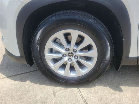 Certified 2024 Toyota Grand Highlander XLE FWD image 41