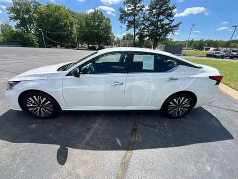 Used 2025 Nissan Altima 2.5 SV FWD image 4