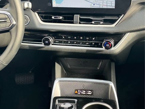 Used 2026 Chevrolet Equinox LT w/ Convenience Package II image 13