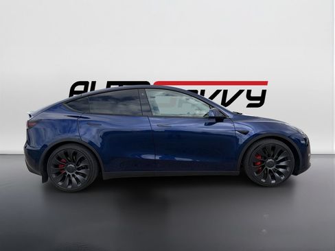 Used 2022 Tesla Model Y Performance AWD/4WD image 3