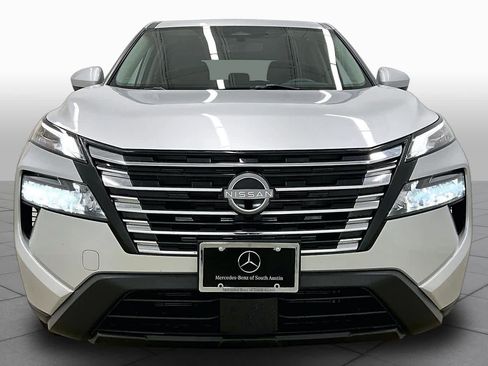Used 2024 Nissan Rogue SV FWD image 4