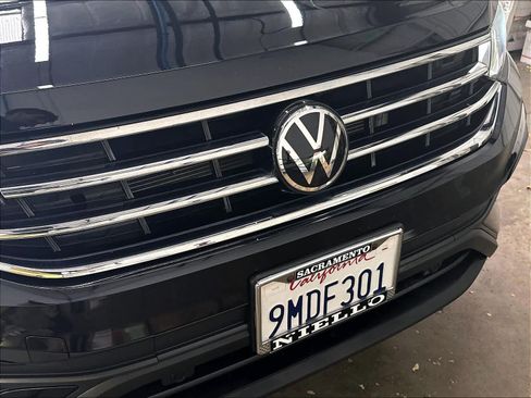 Used 2024 Volkswagen Tiguan SE w/ Panoramic Sunroof Package AWD/4WD image 36
