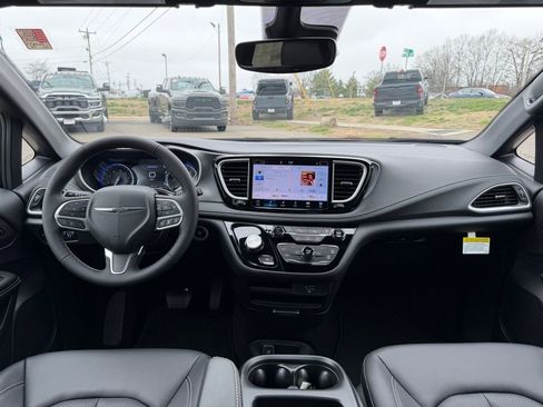 New 2026 Chrysler Pacifica Select image 39