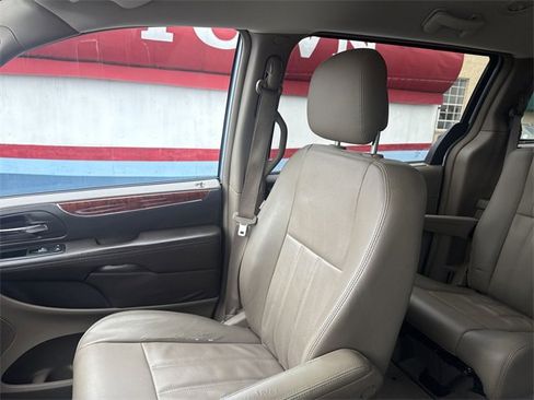 Used 2013 Chrysler Town & Country Touring image 24