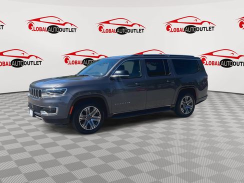 Used 2024 Jeep Wagoneer L Series II w/ Flexible Seating Group AWD/4WD image 4