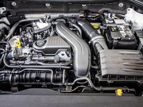 New 2026 Volkswagen Taos SE image 23