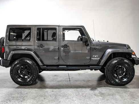 Used 2016 Jeep Wrangler Unlimited Sahara w/ Max Tow Package AWD/4WD image 9
