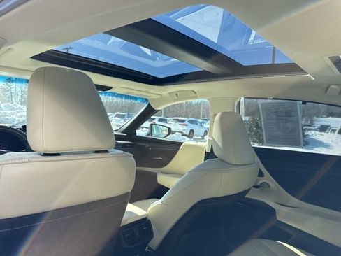 Used 2022 Lexus ES 350 Ultra Luxury w/ Accessory Package 2 image 29