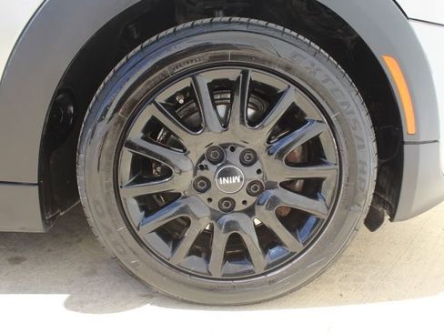 Used 2017 MINI Cooper 2-Door Hardtop image 8