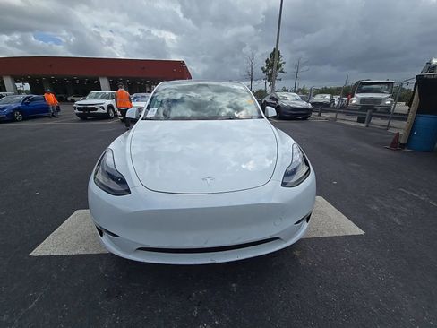 Used 2024 Tesla Model Y Performance image 2