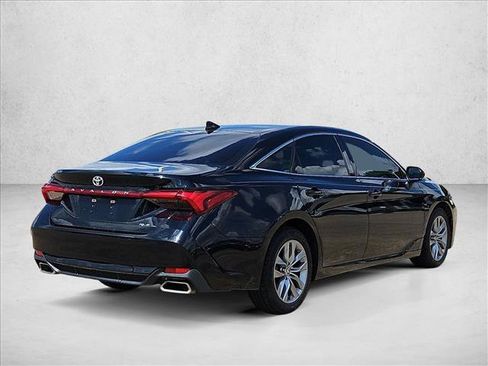 Used 2022 Toyota Avalon XLE w/ Moonroof Package FWD image 5