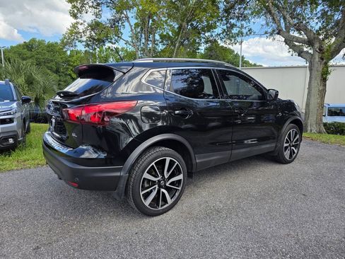 Used 2019 Nissan Rogue Sport SL FWD image 3