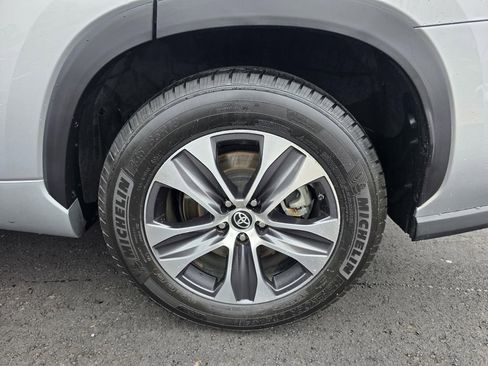 Used 2022 Toyota Highlander XLE image 10