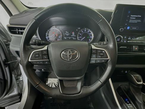 Used 2023 Toyota Highlander LE image 15