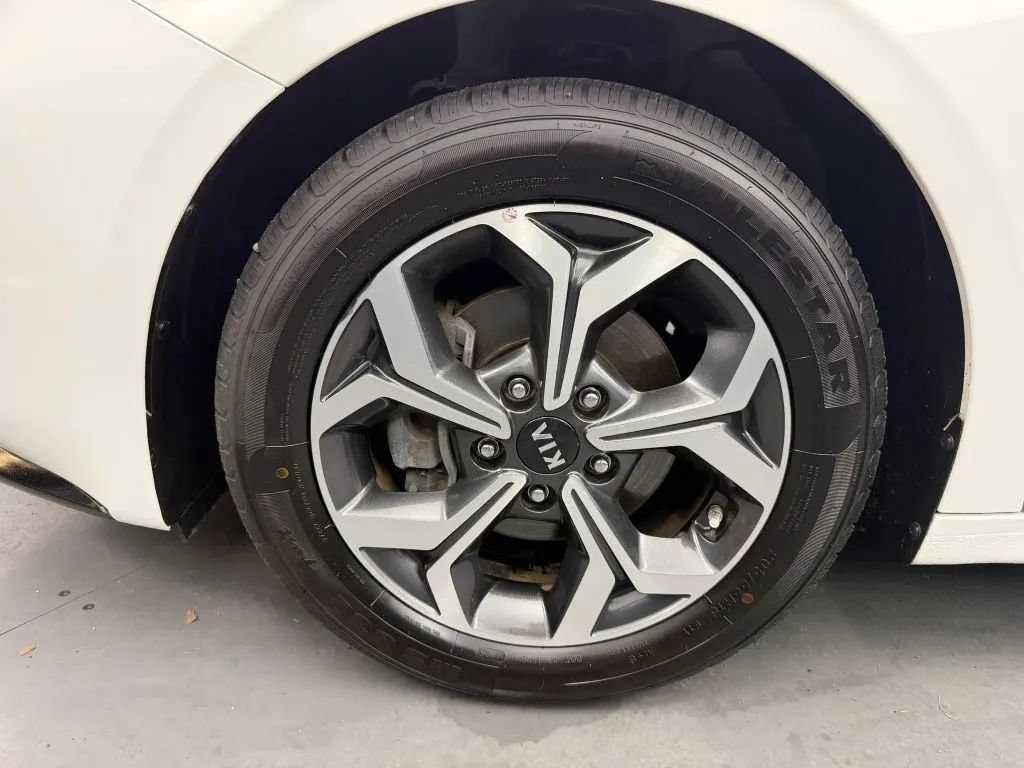 Used 2019 Kia Forte LXS FWD image 9