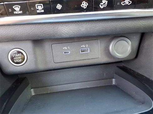 Used 2023 Nissan Rogue SV image 9