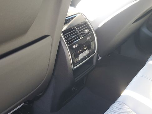 Certified 2023 BMW X6 xDrive40i w/ M Sport Package image 28