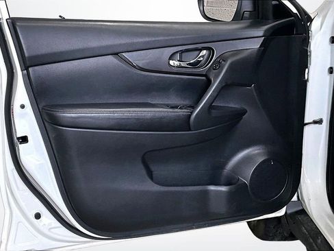 Used 2019 Nissan Rogue SV image 20