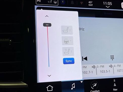 Used 2023 Chrysler Pacifica Limited w/ Uconnect Theater Family Group FWD image 29