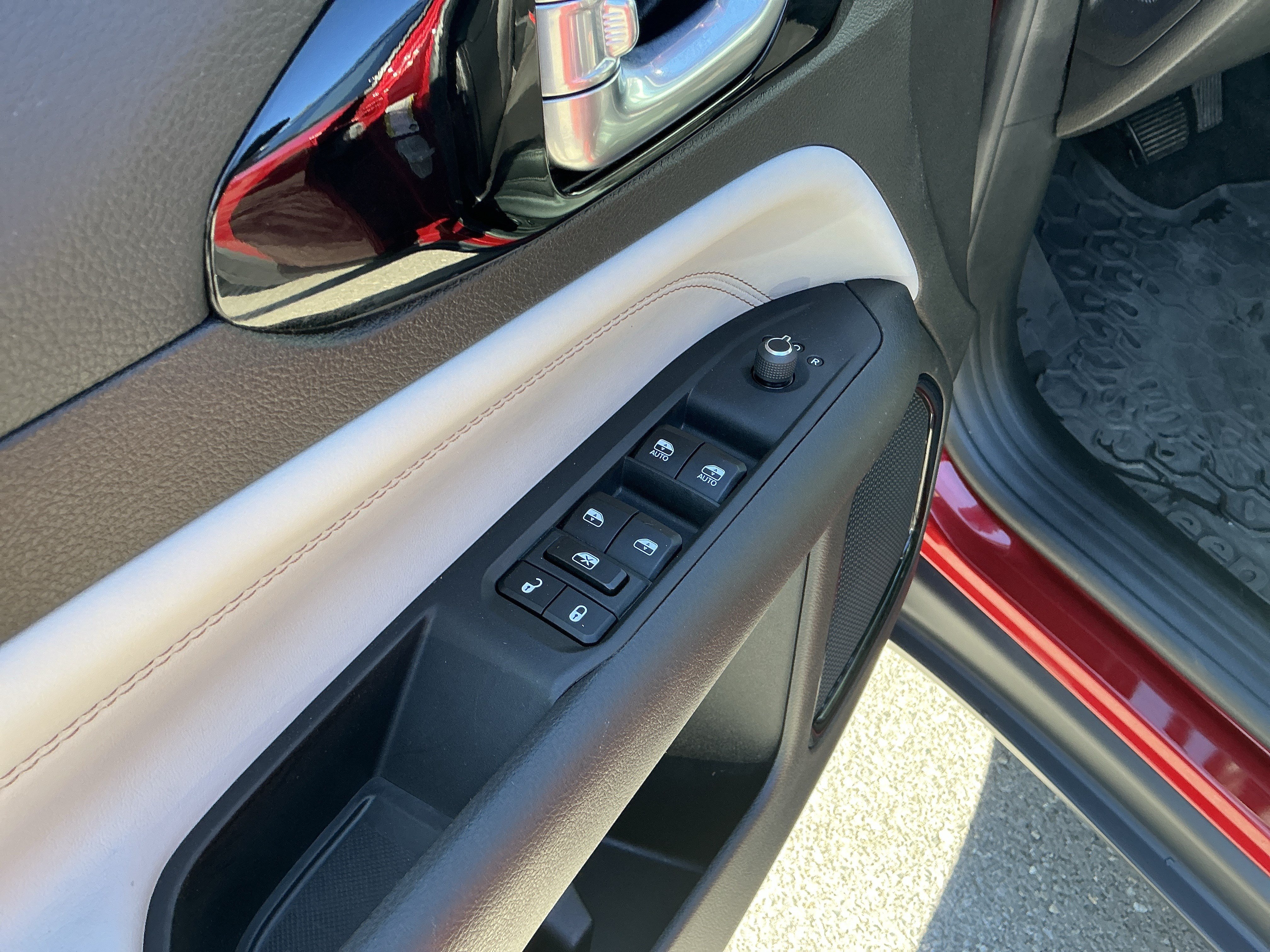 Used 2024 Jeep Compass Limited AWD/4WD image 17