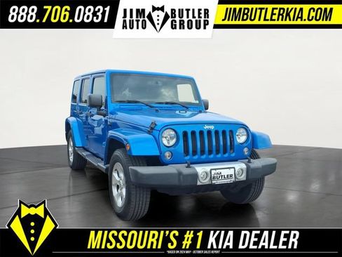 Used 2015 Jeep Wrangler Unlimited Sahara w/ Dual Top Group AWD/4WD image 21