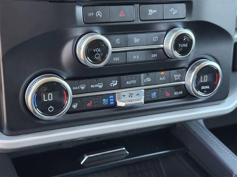 Used 2024 Ford Expedition Max XLT image 16