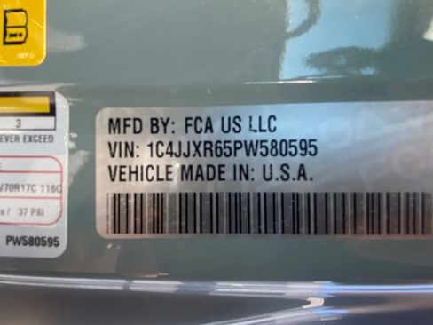Used 2023 Jeep Wrangler Unlimited Rubicon 4xe AWD/4WD image 28