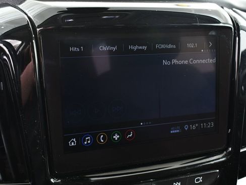 Used 2021 Chevrolet Traverse LT w/ LPO, Floor Liner Package image 29