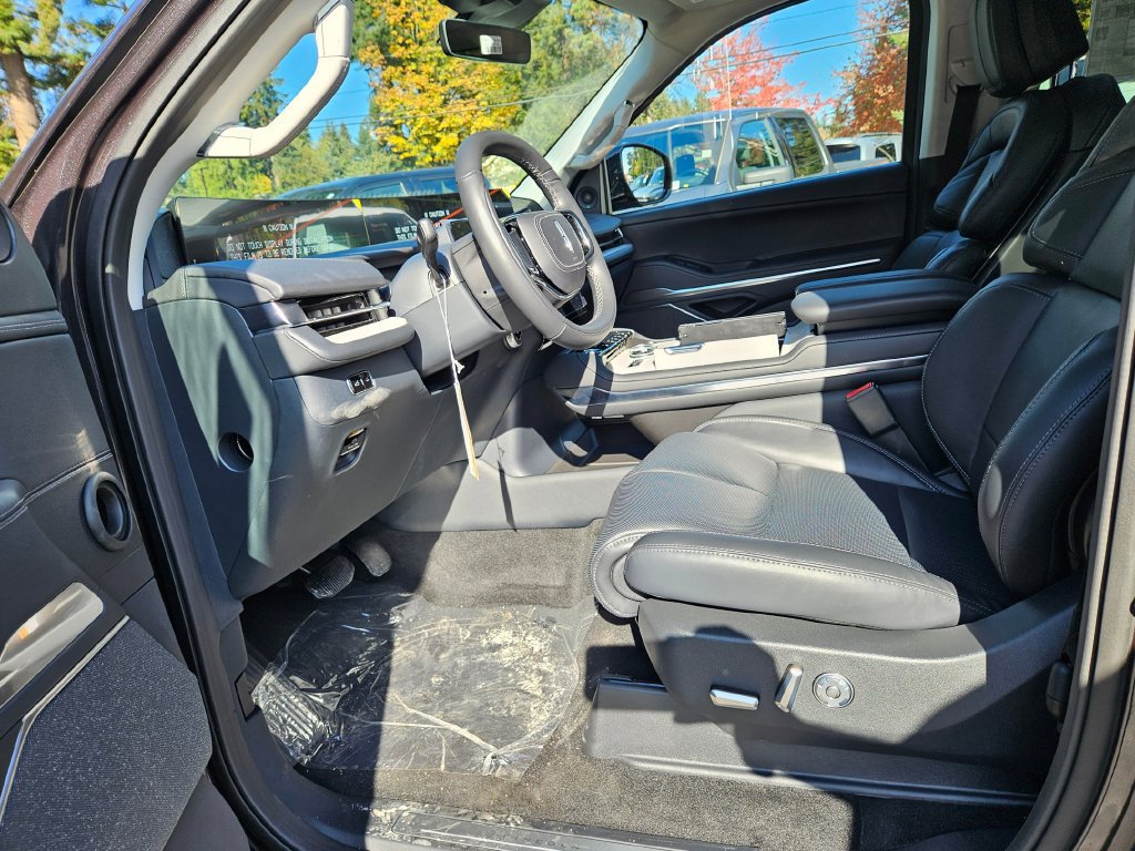 New 2027 Lincoln Navigator Reserve AWD/4WD image 18