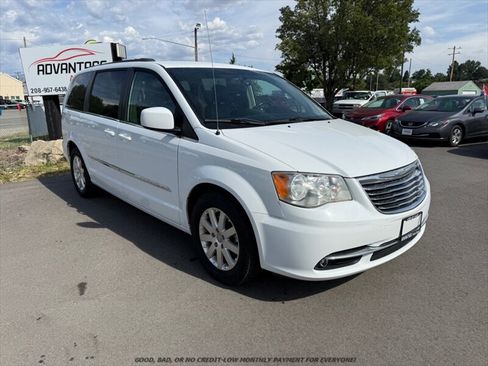 Used 2014 Chrysler Town & Country Touring FWD image 1