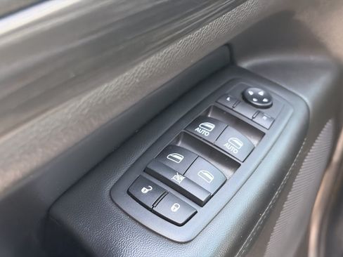 Used 2019 Jeep Grand Cherokee Laredo RWD image 19