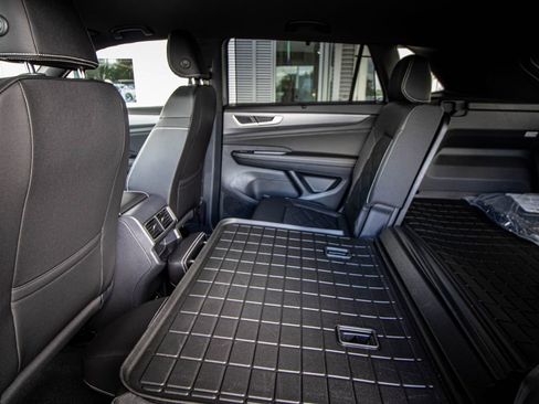 New 2026 Volkswagen Atlas Cross Sport SE FWD image 30