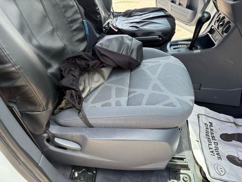 Used 2010 Ford Transit Connect XLT FWD image 30