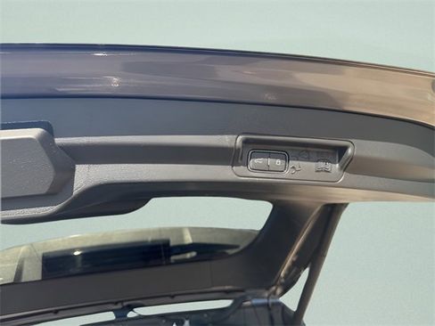 Used 2022 Ford Explorer Limited image 13