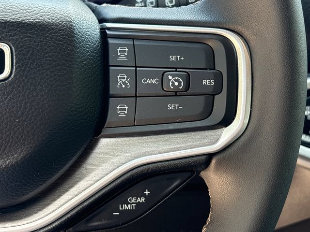 Used 2025 Jeep Wagoneer Series II AWD/4WD image 29