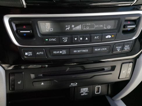 Certified 2021 Honda Pilot Touring image 23