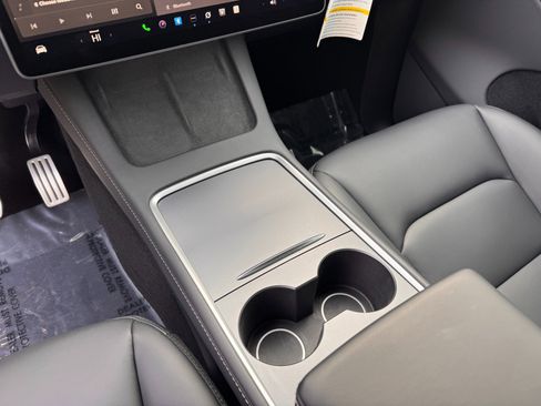 Used 2024 Tesla Model Y Performance image 35