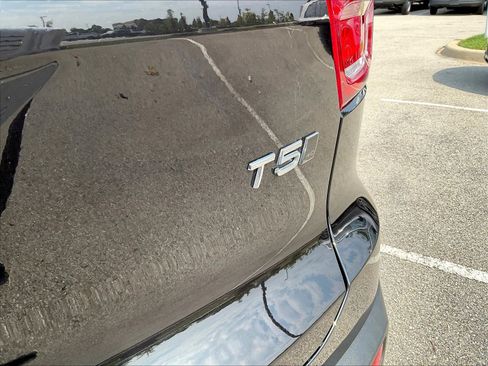 Used 2020 Volvo XC40 T5 Momentum w/ Protection Package Premier AWD/4WD image 24