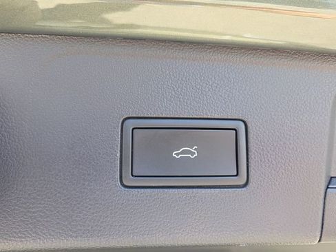 Used 2026 Volkswagen Atlas SE FWD image 14
